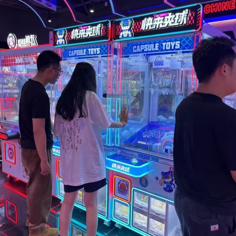 Máquina de gachapones con grúa - Prize Capsule Toy Machine reseña y precio
